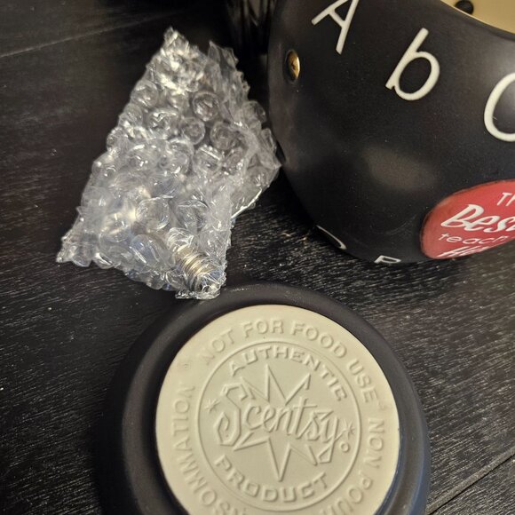 New Retired Scentsy Warmer ABCs Best Teachers Teach From The Heart Mid-Size - Picture 6 of 6